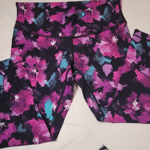 Lululemon Wunder Under Crop III/ Leggings/ Midnight Bloom/size 8 EUC - Picture 6 of 11